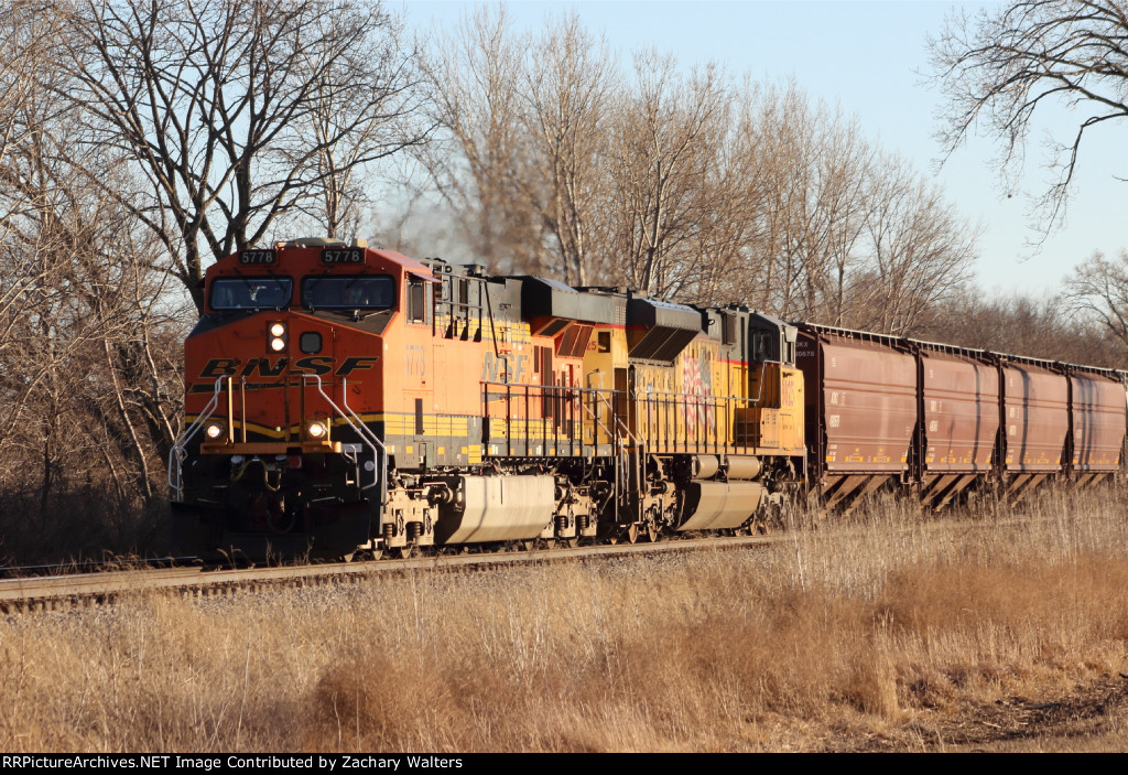 BNSF 5778 UP 8825